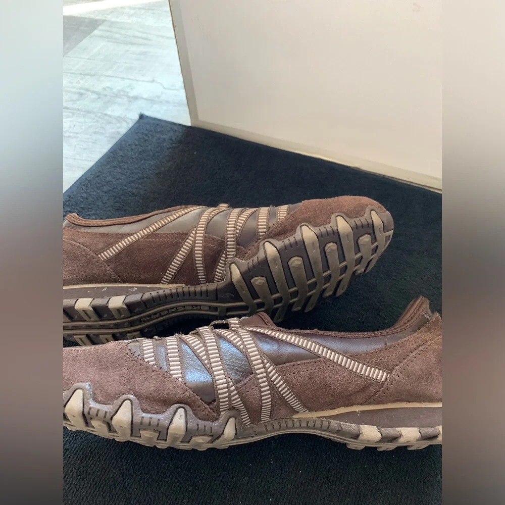 Skechers Womens Brown Suede & Leather-Trim Slip-On Sneakers - Picture 3 of 8